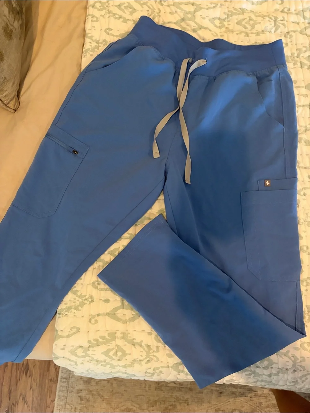 Women’s Figs K Cargo pant- Size Medium- regular length